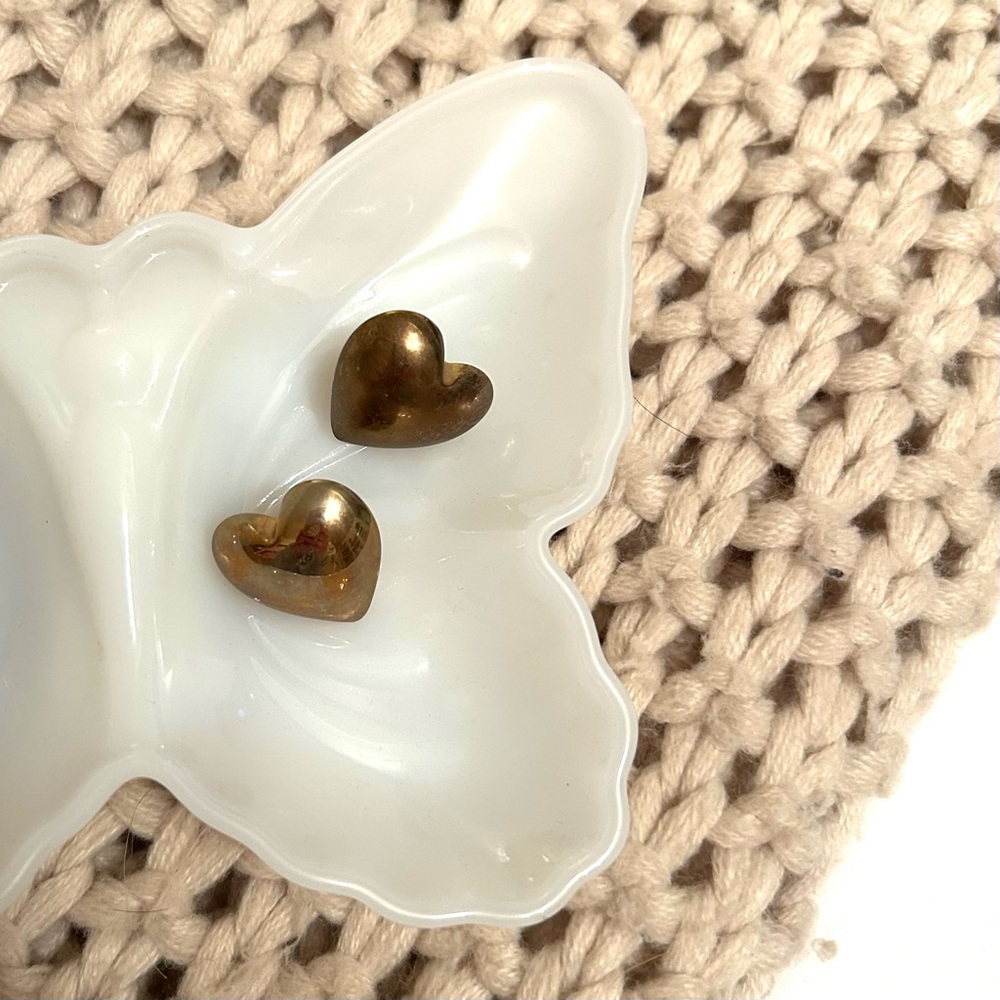 Vintage 1980s Gold-Tone Puffed Heart Earrings – Classic Retro Romance Style